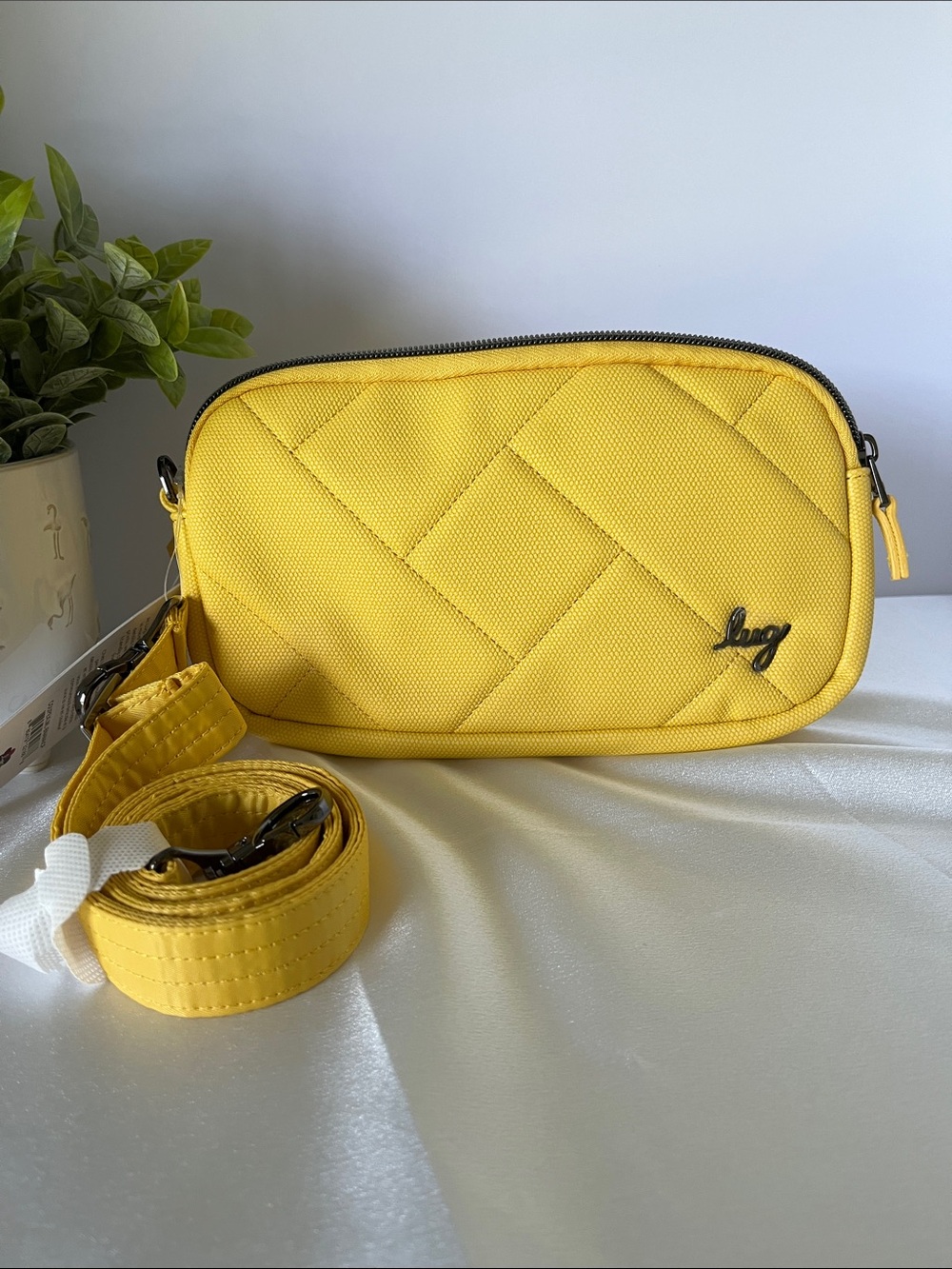 LUG - Coupe XL Matte Luxe VL Convertible Crossbody Bag in Banana Icepop - Picture 4 of 8